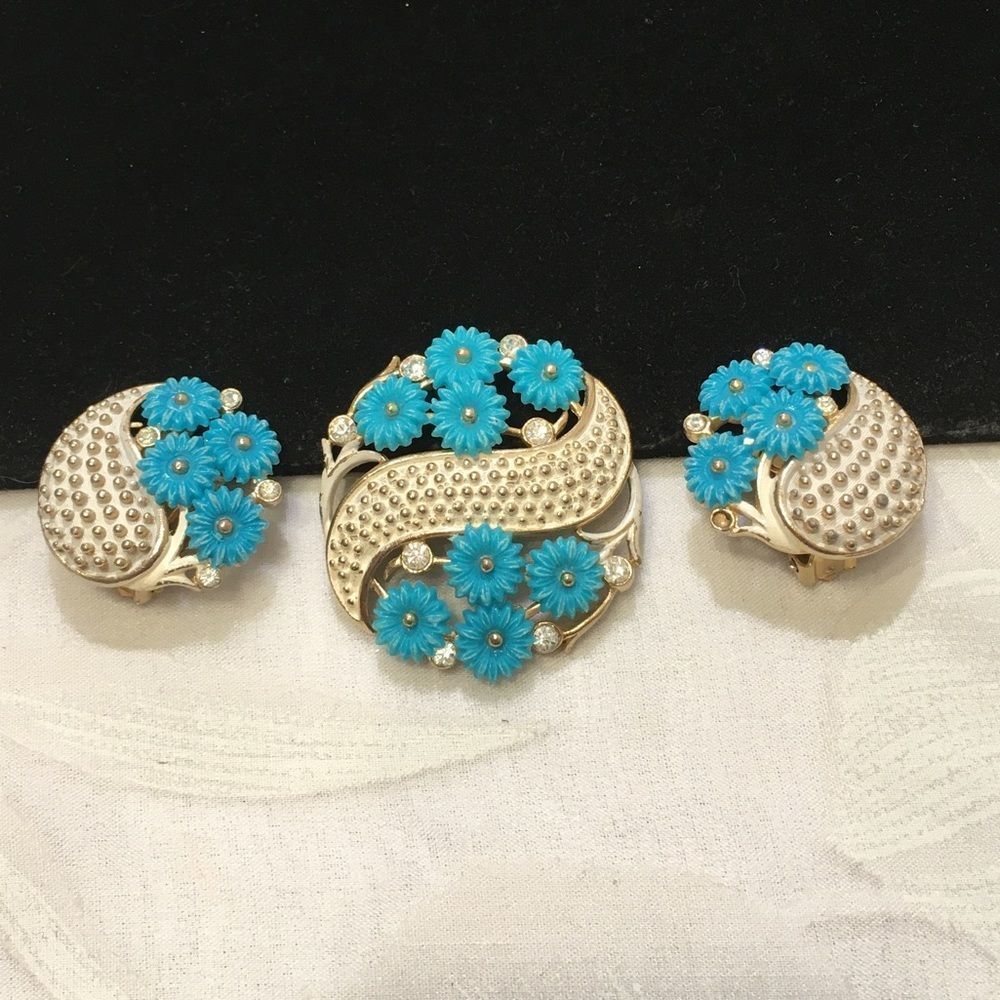 Vintage Enamel And Molded Celluloid Flower Set - Picture 7 of 8